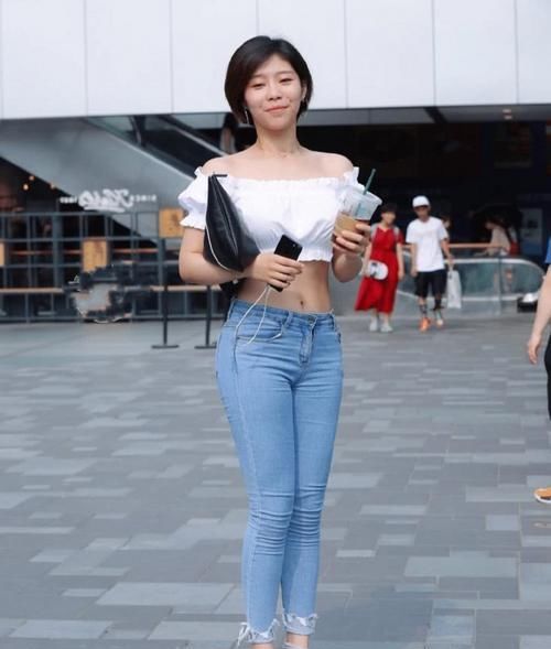  阔腿|街拍，简洁的小背心搭配舒适的阔腿裤，非常凉爽