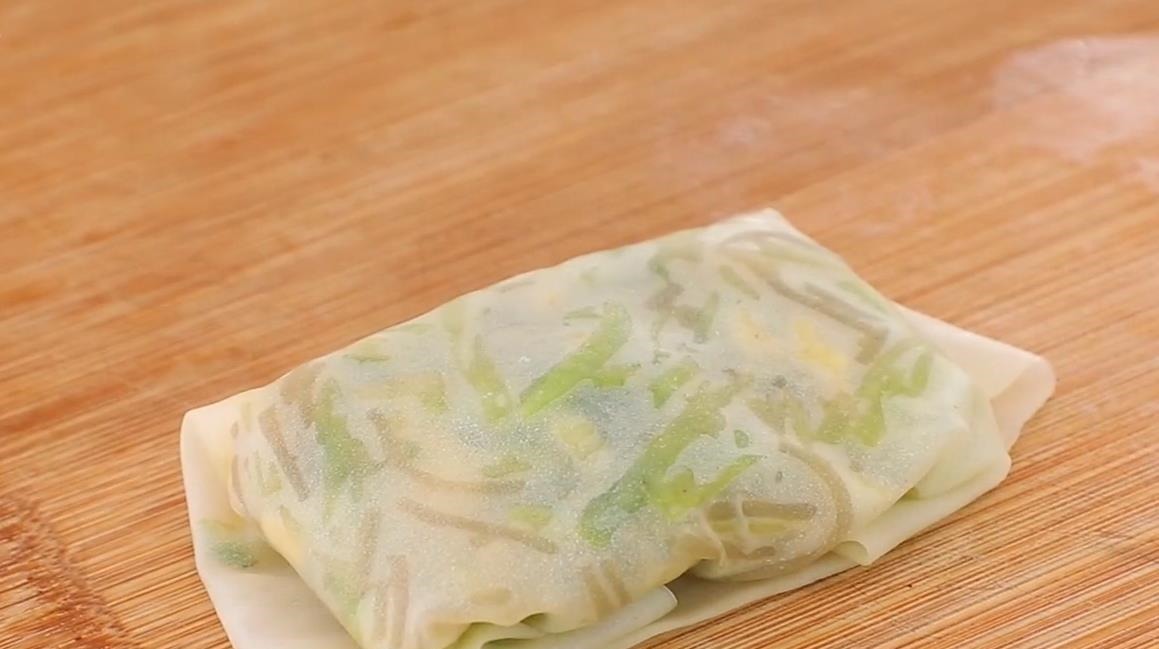 一个萝卜,两个鸡蛋,这样做超好吃,皮薄大馅,香酥多汁比包子香