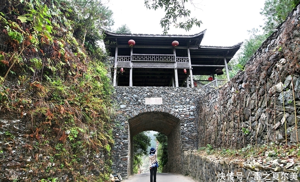 藏于深山中的客家村寨,千年来没有蚊子生存,堪称盛夏避暑防蚊圣地！