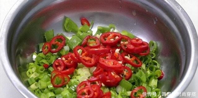 一清二白|秋天就好这一口,小葱拌豆腐,一清二白!多加一步,豆腐鲜香滑嫩