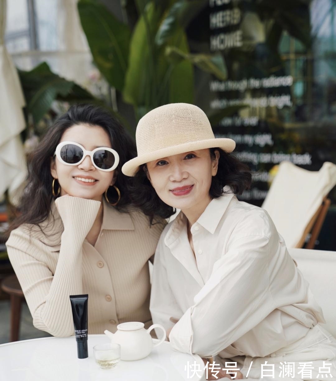 真正过年大世面的女人,尽量少穿卫衣,今年春天学三木妈妈这样穿