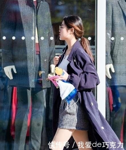 穿搭|街拍:大衣穿在小姐姐身上真是气场全开,小姐姐真是会穿搭!
