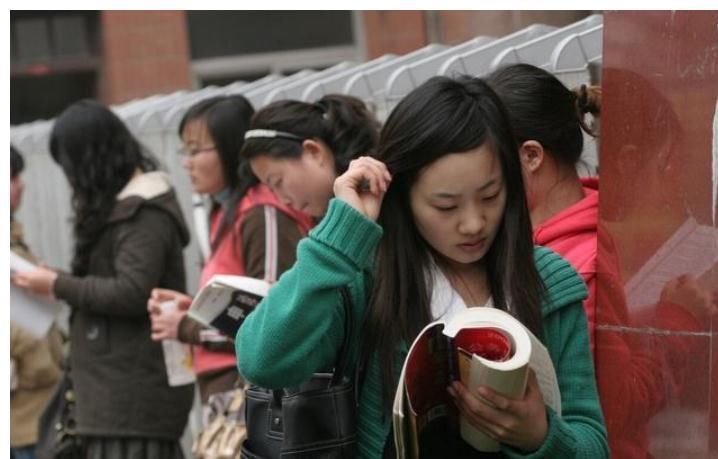央企|公务员的收入并不高,为什么报考的人越来越多?