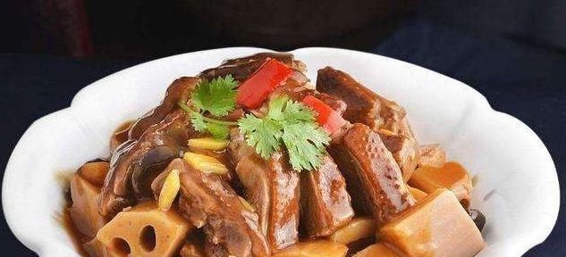 妊娠线|怀孕后,女人肚子上有一条黑线,究竟有什么作用?