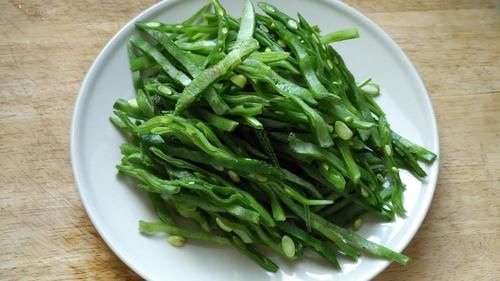 蔬菜中的补钙冠军，钙是虾肉3倍，比牛奶好吸收，冬天多给孩子吃