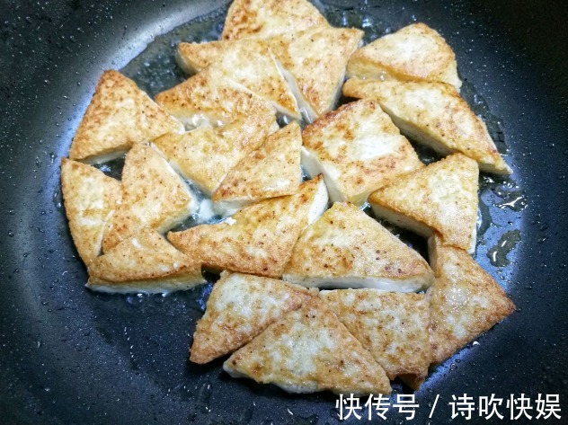 不粘|煎豆腐,直接用油煎就错了!多做一步,不粘锅不破皮,香嫩不易碎