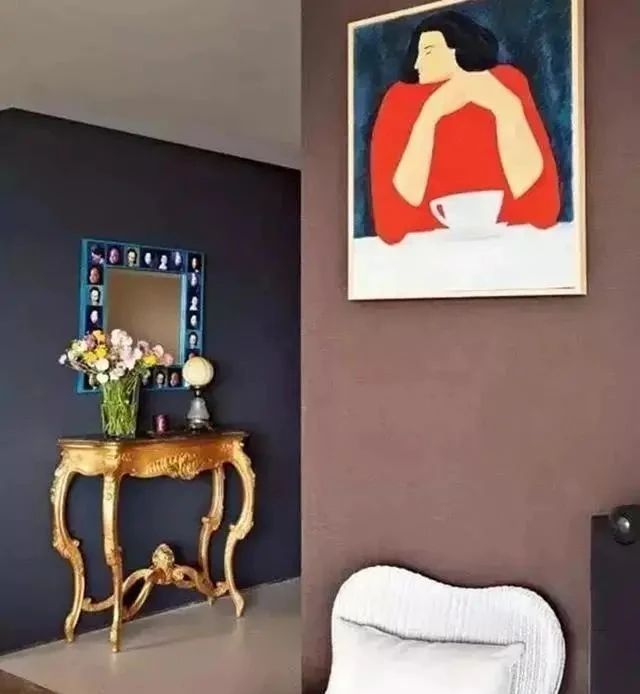 刘嘉玲的豪宅当中,有很多价值不菲的艺术品,就像一个艺术馆一般