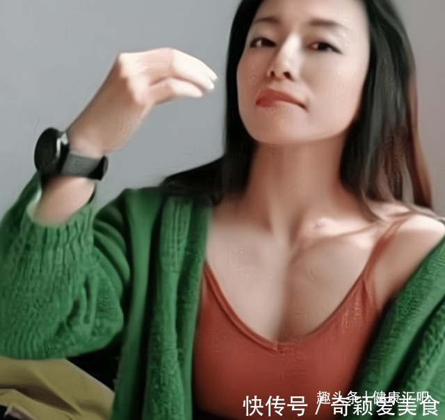 金刚芭比|健身小姐姐因“倒三角”身材走红,当她脱下外套,让人眼前一亮