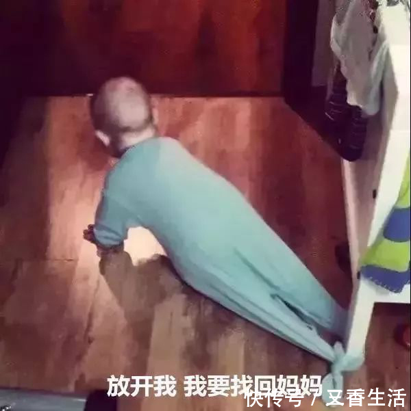 带娃|爸爸带娃火了,打球带娃两不误,网友:爸爸带娃活着就好