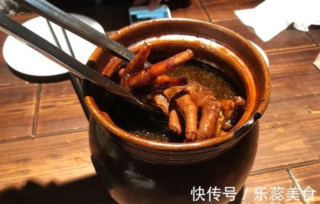 和闺蜜吃饭，2个人点了7道菜，样样好吃，才花160元，你看值不？