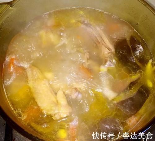 炖鸡汤,别只会焯水了!30年大厨教你3招,肉质鲜香软嫩,无腥味