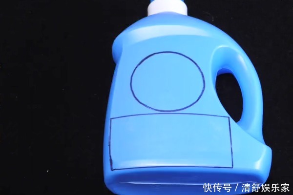 空洗衣液|洗衣液瓶子不要扔，简单切几刀，放在床上，全家人都抢着用！