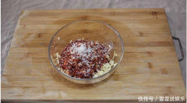 白菜别只会炒着吃,教你一个新吃法,好吃得停不下嘴