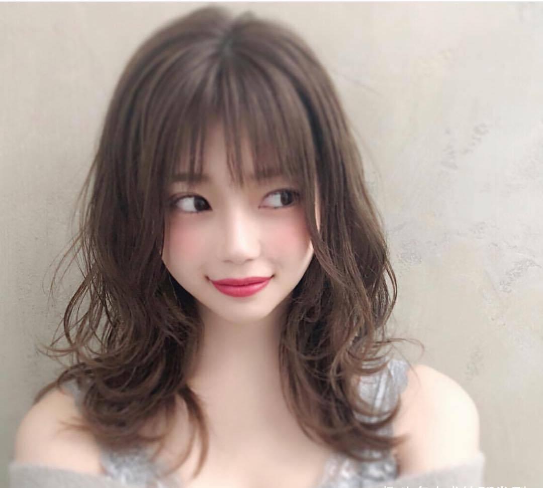 柔卷|10款适合圆脸的中卷发,软弹柔卷时尚减龄,空气刘海显小又瘦脸