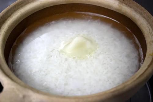  锅巴|电饭锅一焖就搞定的煲仔饭，有肉有菜还有焦脆锅巴！