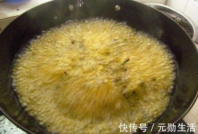 花椒粒|炸花椒油时,直接下锅炸就错了!多做1步,花椒油才够香、麻味足
