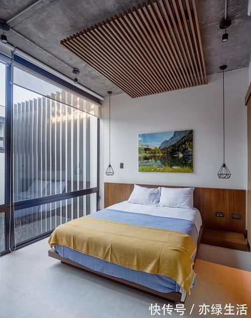 豪车|老房扒掉盖栋别墅,115平带车库放豪车,花300万村里人都说出息了