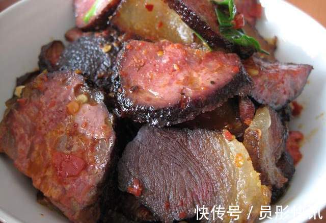 腊肠|没条件熏腊肉教你1招,在家里也能熏,熏完腊肉更香,保存更久