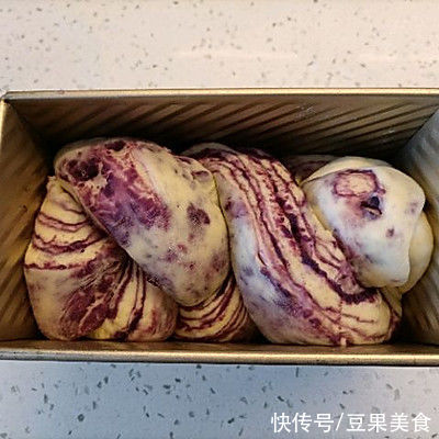 烤箱|#一口新年味，全家享佳味#紫薯大理石吐司间包
