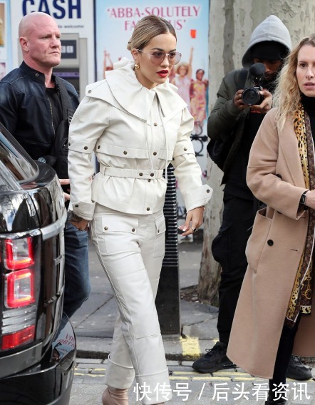 搭配|奔四女人想时髦,今年冬天不要拒绝“烟管裤”,舒适显瘦还高级