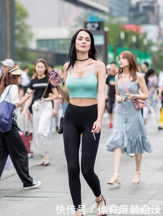 穿着|打底裤的穿着绽放小清新范,具有青春的活力,看起来轻松又自在