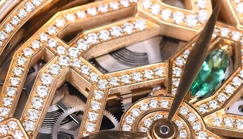 光彩夺目 品鉴卡地亚帕莎镂空镶钻黄金腕表