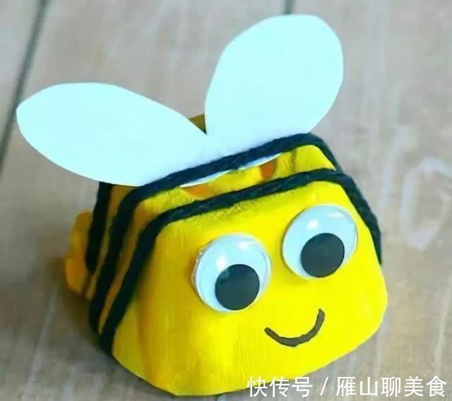 当妈妈“被迫”学会各种手工后，她就连蛋托都不放过了