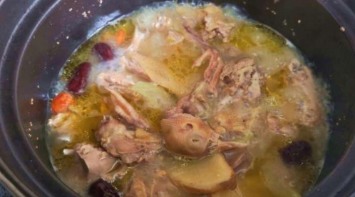 这才是鸽子汤的最正确做法，汤浓肉嫩不腥气，秘诀全都告诉你