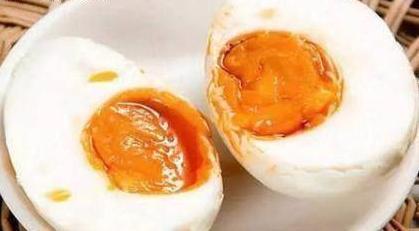 咸鸭蛋|经常吃咸鸭蛋对身体健康是好是坏什么人不能多吃今天告诉你