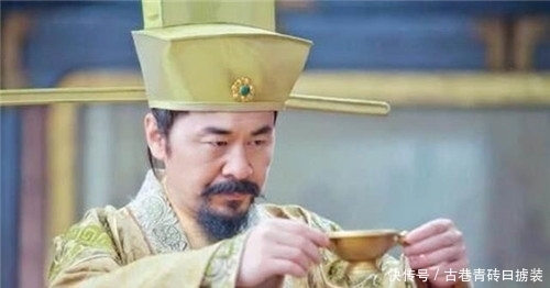 赵匡胤|赵匡胤打掉大臣两颗牙,大臣捡起牙后说了一句话,他马上认怂道歉