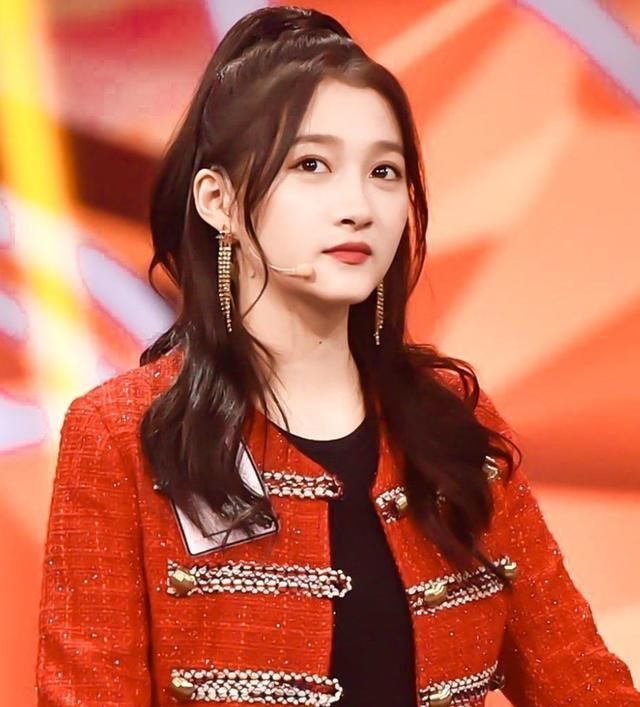 特写 关晓彤在王牌中地位不稳?女主持人出场两分钟,镜头全是“特写”