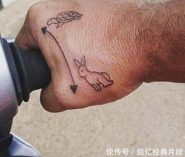 13个搞笑的纹身拖鞋省了,记事本也不用买了,承包你一年的槽点