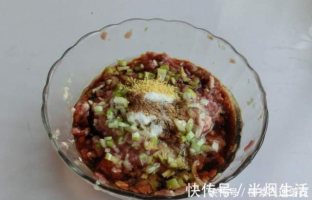 白菜做馅别直接拌,面点师告诉你详细做法,饱满不出水,鲜香好吃
