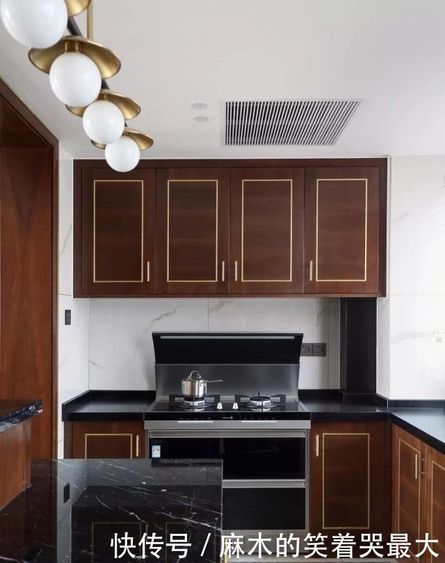 色调|140平三室装修,难得一见的精致高雅空间,主卧色调太美了!