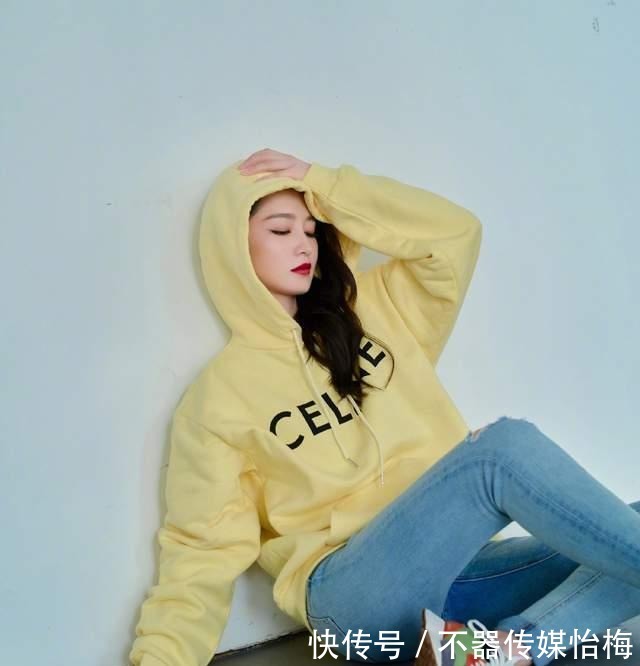 秋冬|老是穿“卫衣+牛仔裤”,容易显得单调,今年秋冬明星都这么穿
