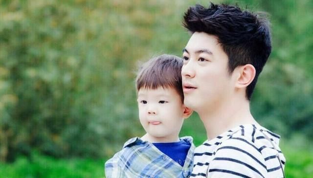 爸爸|强大的爸爸不一定有钱,但会送儿子三句话,相当于给娃“塞钱”