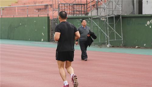 睡眠质量|无论男女，50岁后，每天跑步四公里，一年后，身体会有什么变化？