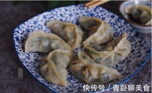 热腾腾的蒸饺，分分钟就搞定，这样和面又薄又筋道，上桌准吃光