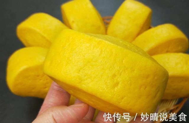南瓜馒头新做法，不加水不发面，香甜蓬松，比包子好吃太多