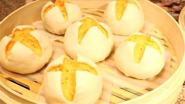  家里|家里有红薯的试试这样做，上锅一蒸，蓬松暄软，比面包还好吃