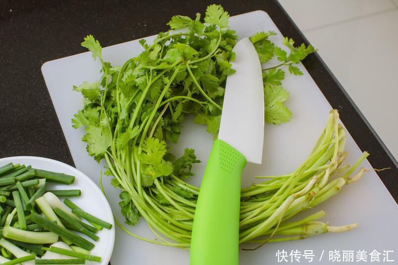 学会此种方法保存香菜,保存起来放半年都新鲜,不发黄不腐烂