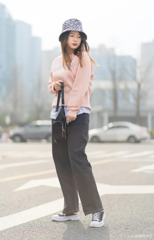 卫衣 + 小黑裤，卫衣 + 九分裤，太洋气！