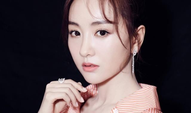 曾被说只配做女二,杨蓉综艺共情表现出彩,一度哽咽影响录制