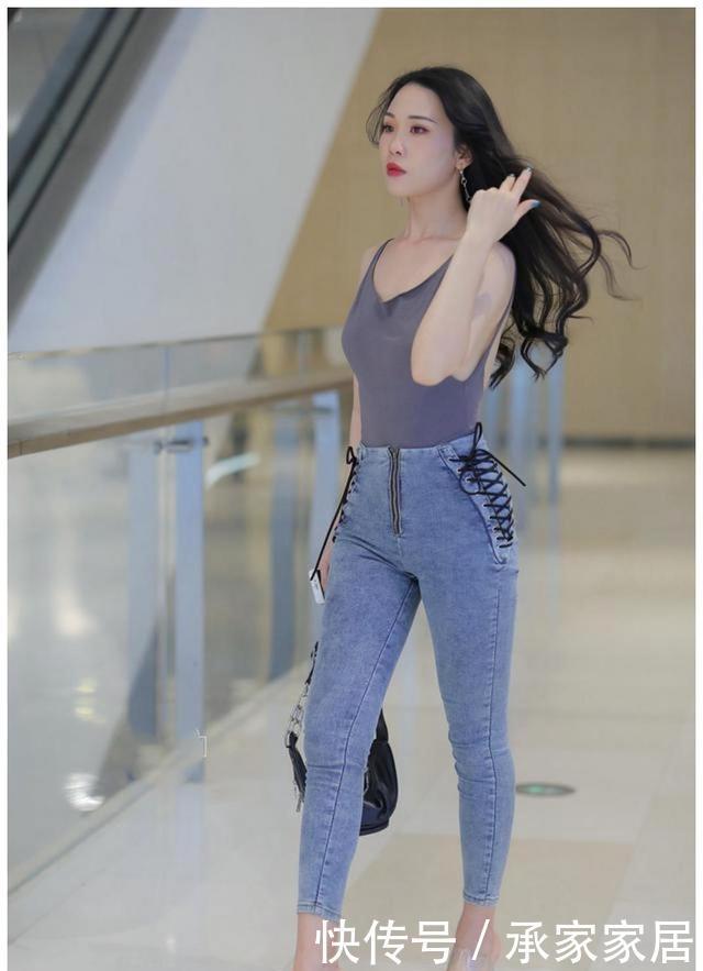 连衣裙|街头美女怎么引领时尚?不同的穿搭展现不一样的魅力,调皮又高雅