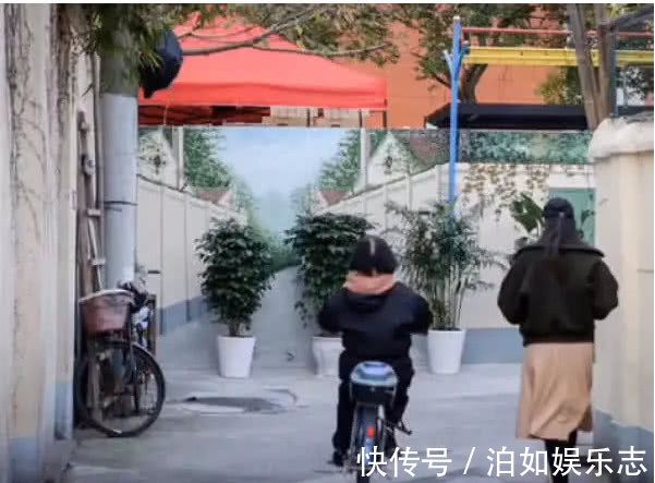 熊孩子|美术生在墙上作画,路人无奈撞墙,网友打死这个“天才”熊孩子