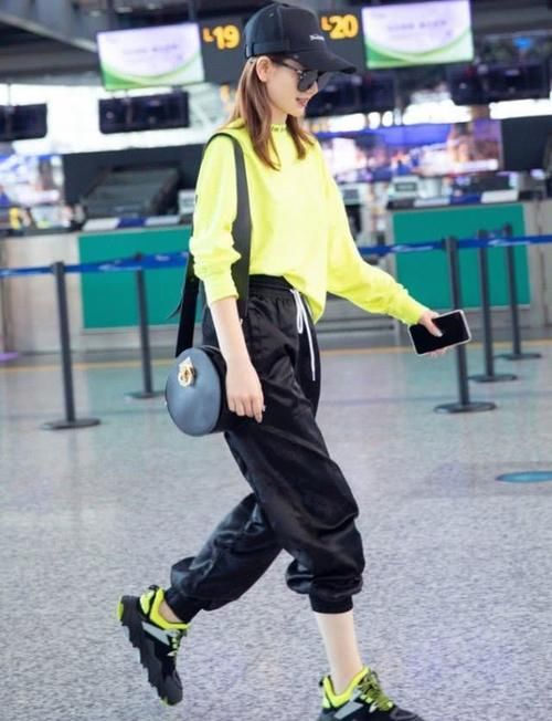 扎脚裤怎么穿时髦？潮人都爱“左七分，右九分”，特别潮