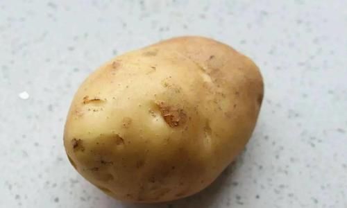 不油炸，热的时候红薯片是软的，简单几步，又酥又脆