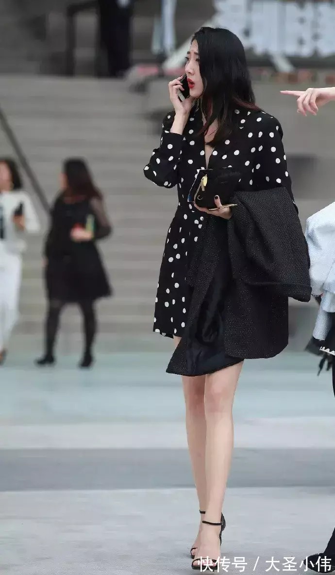 性感 美女街拍:时尚高跟鞋穿搭,塑造性感又有型的身姿