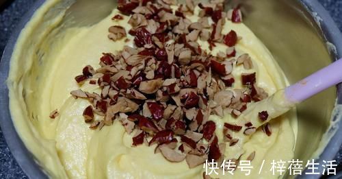 不用烤箱就可制作好吃的早餐蛋糕,简单轻松,直接告别喝粥式早餐