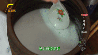 百岁老人用食盐刷牙，满口牙齿都是原装，啃起鸡脚毫不费力